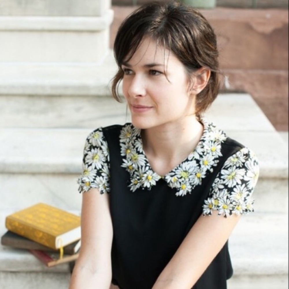 🌼 Anthropologie Daisy Beaded Collar Top 🌼